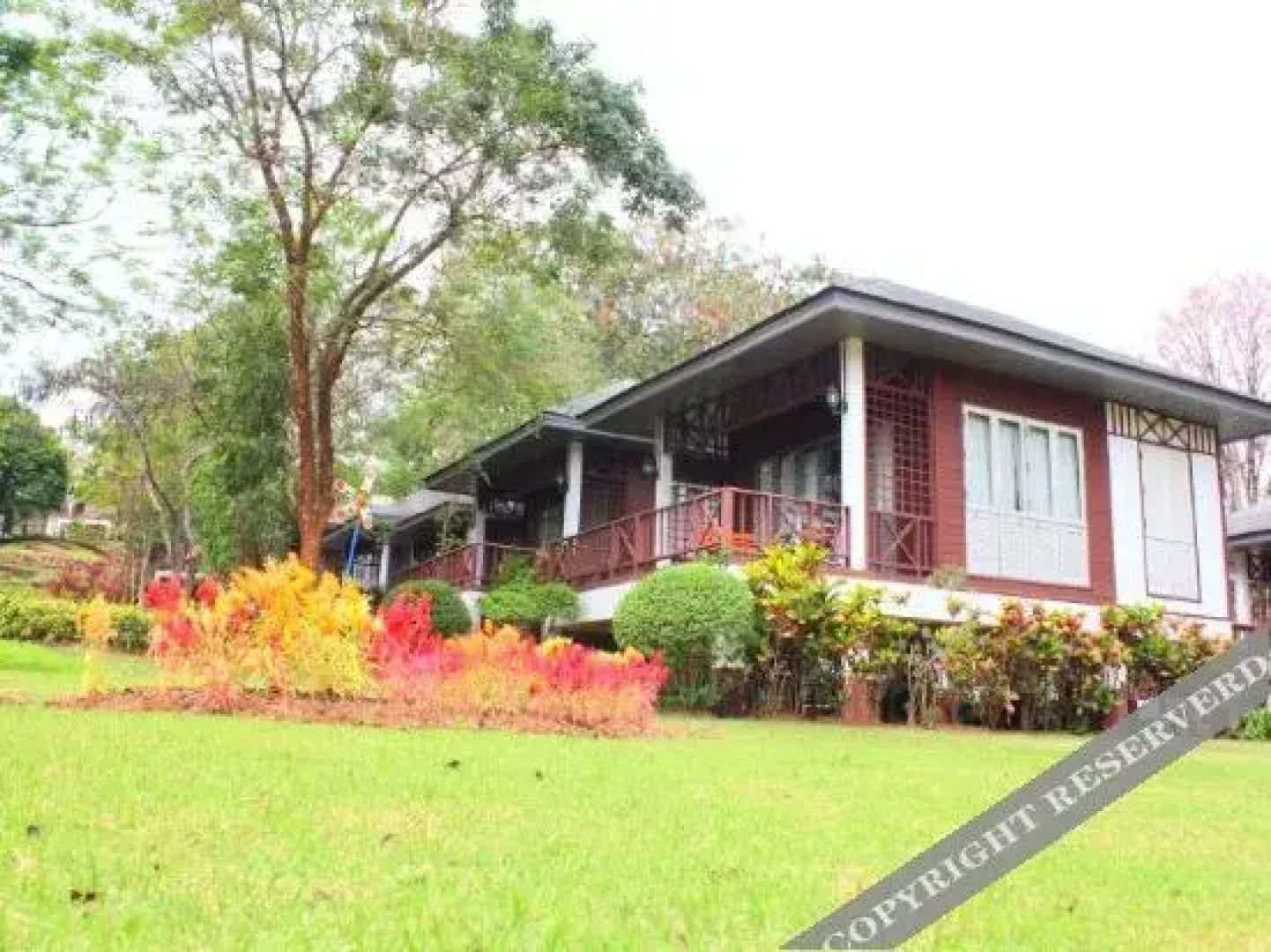 Sak Phu Duen Hotel & Resort