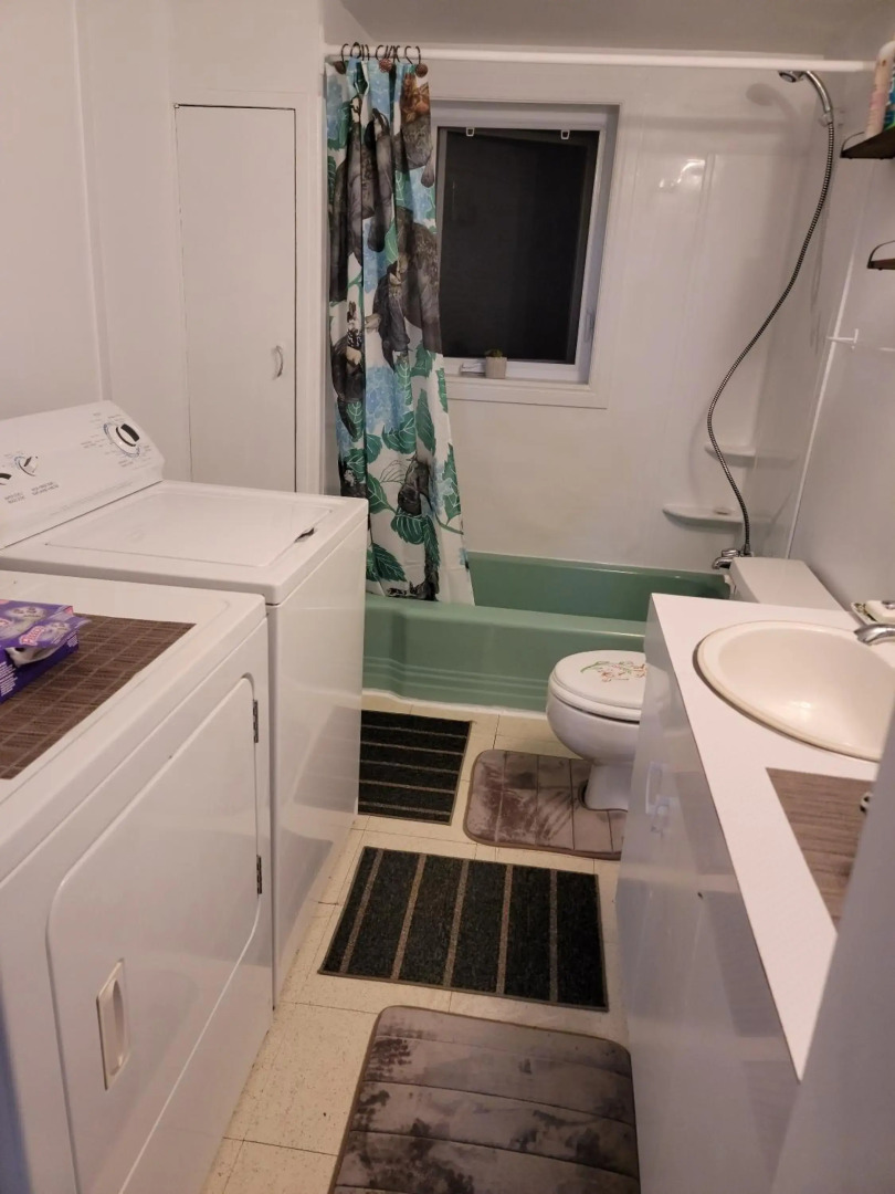 Vibrant apartment in the heart of the town