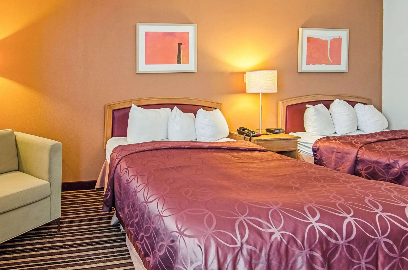 Econo Lodge Inn & Suites Norton