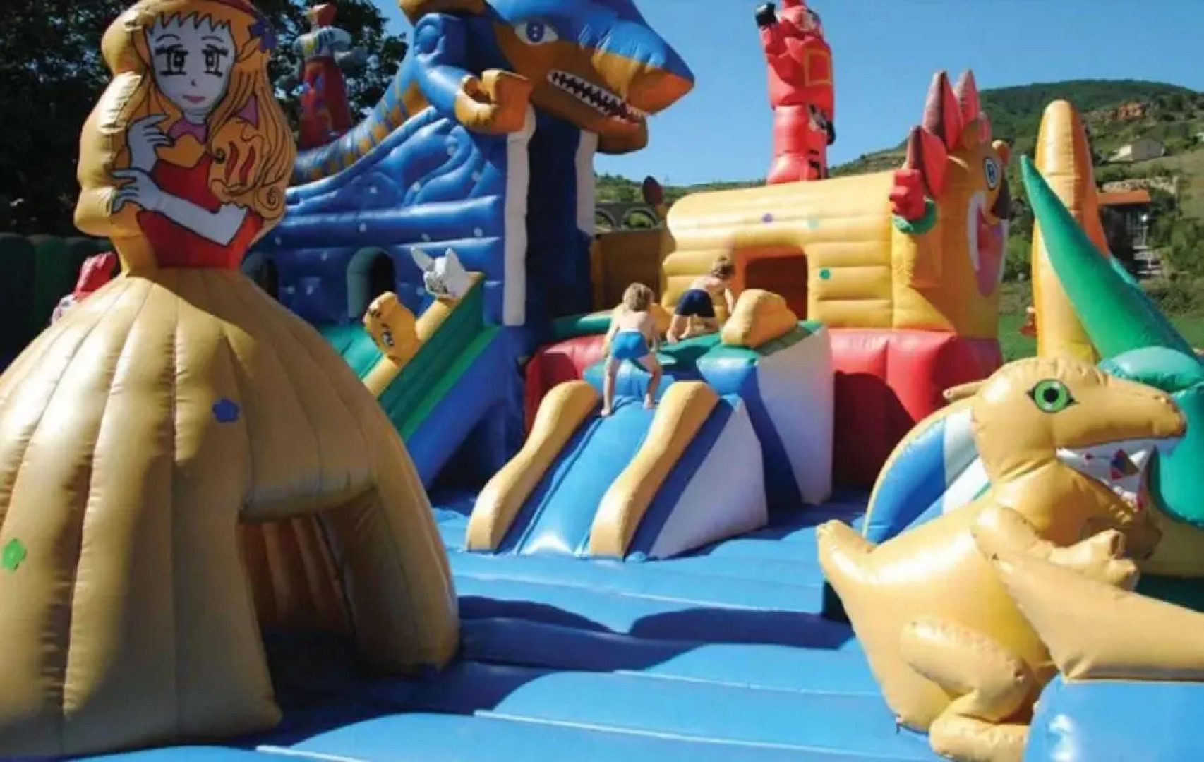 Villa With 4 Bedrooms in Saint-pierre-des-tripiers, With Wonderful Lak