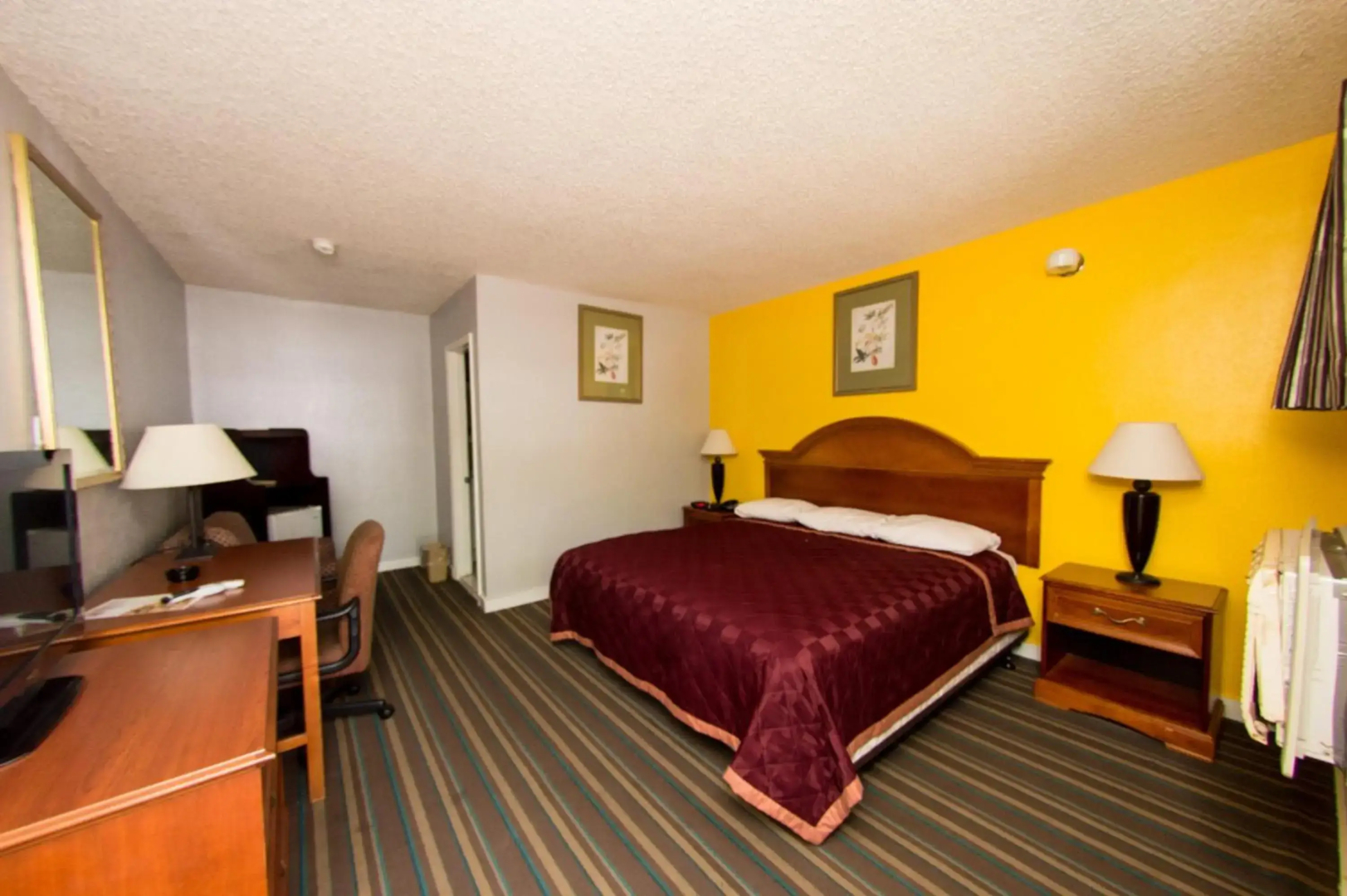 Scottish Inn and Suites
