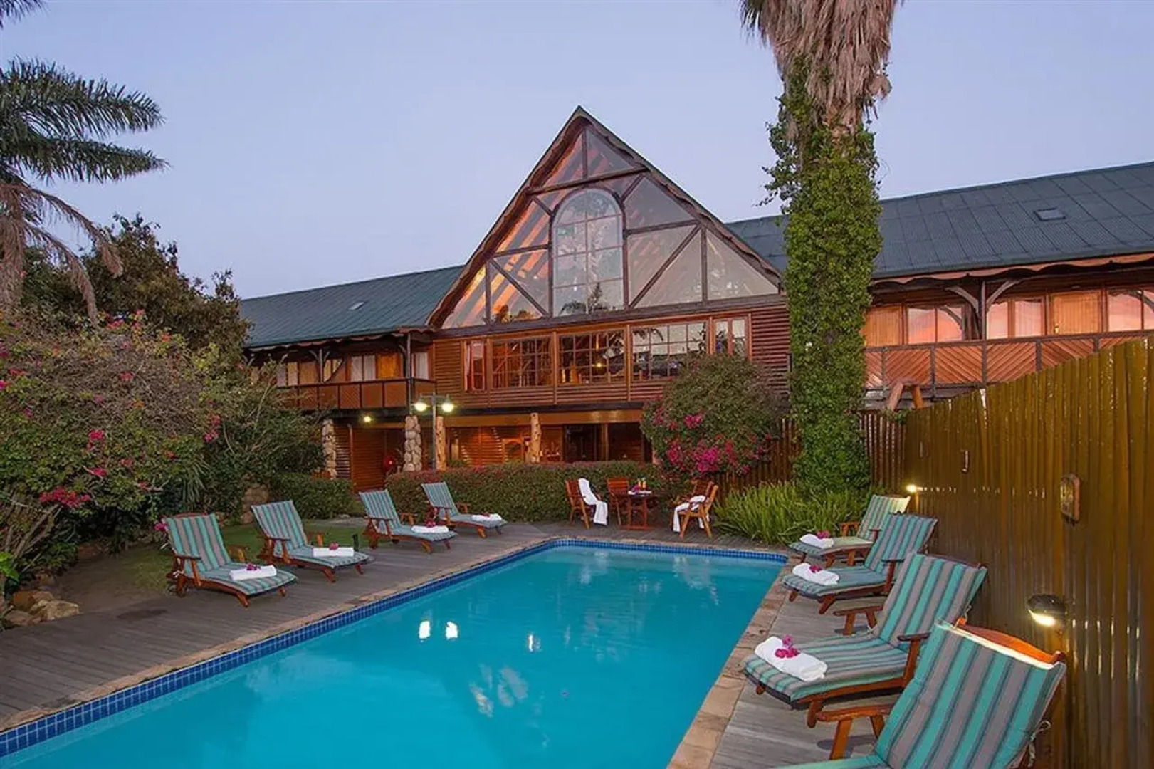 Knysna Log-Inn Hotel