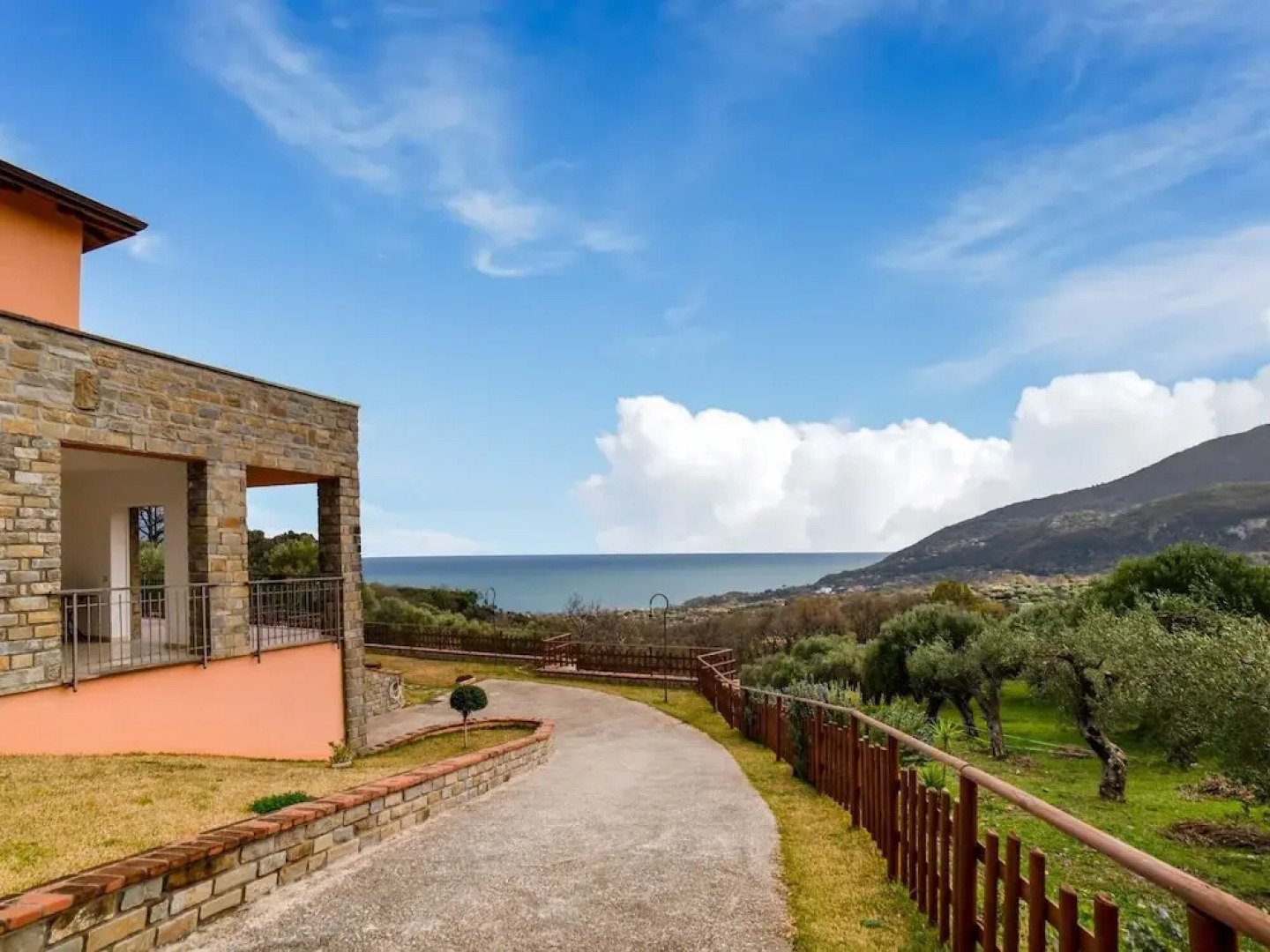 Hill View Apartment in Bosco With Terrace