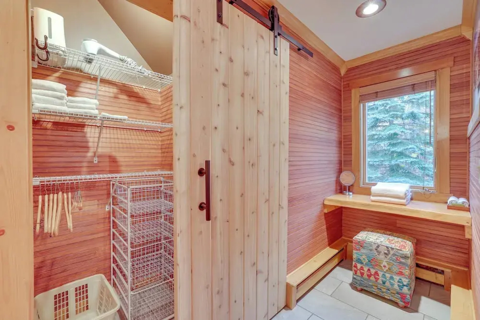 Ski-in/ski-out w/ Sauna in Jay Ski Peak Resort!