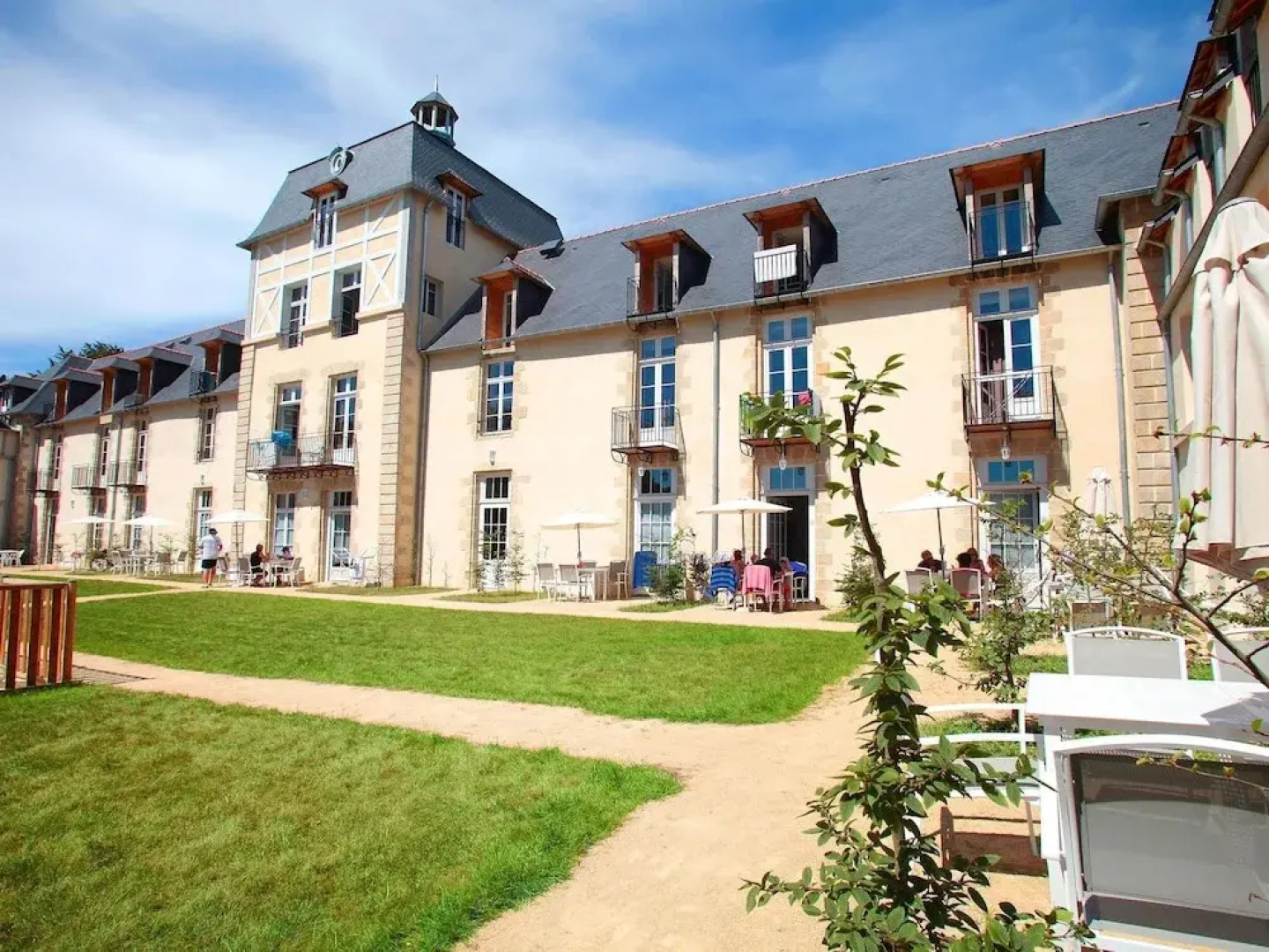 Cozy Apartment in a 17th Century Castle in a Breton Village