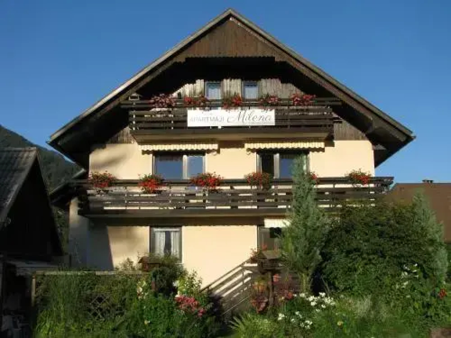 Apartments and Rooms Milena