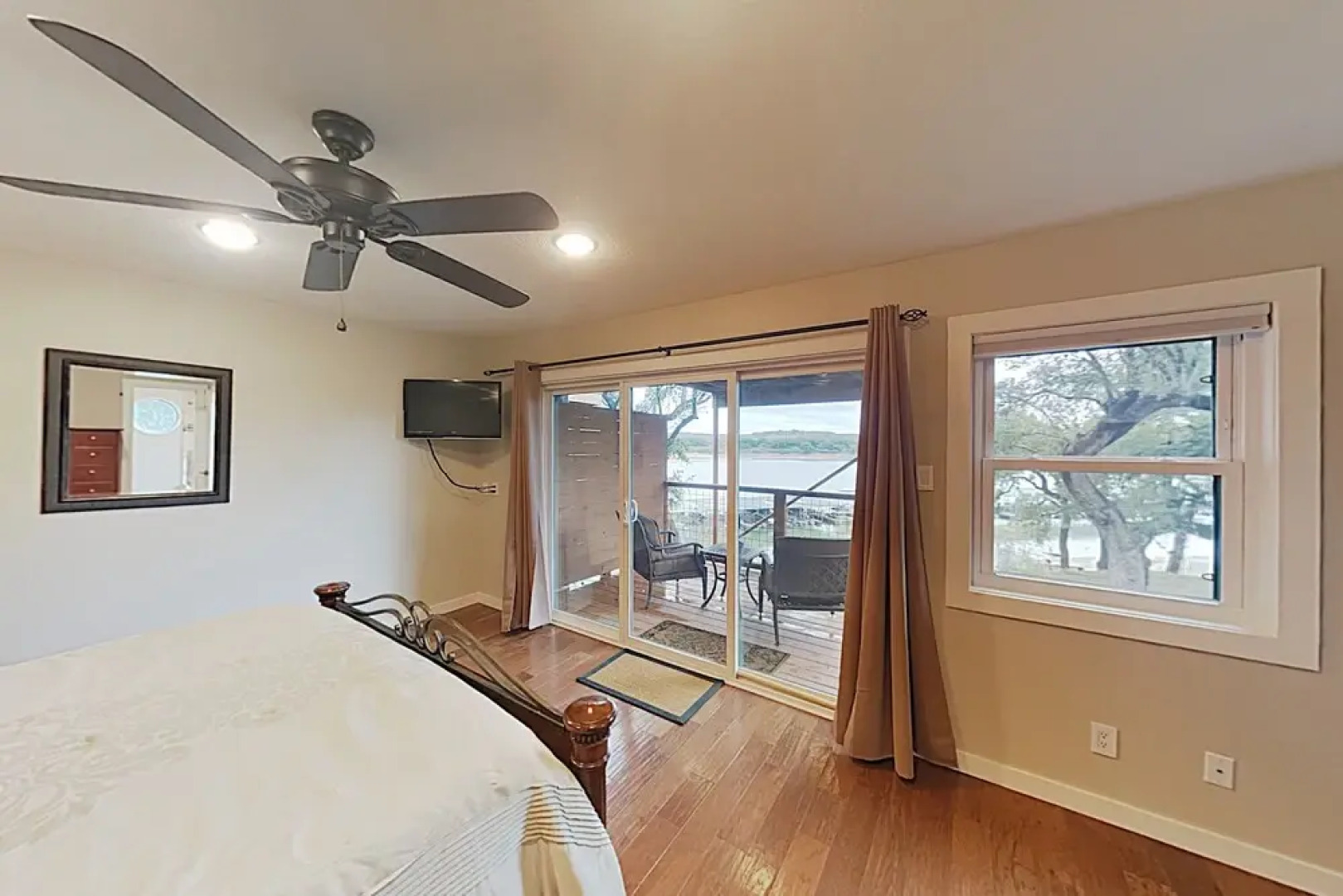 3BR 2BA Lake Travis Waterfront with Boat Launch by RedAwning