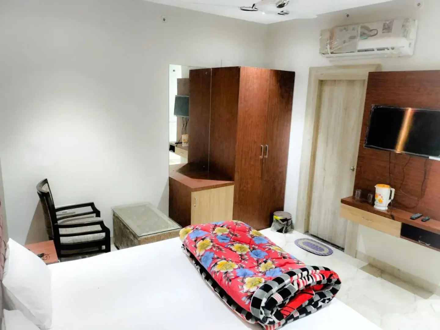 Rbs Hotel & Restaurant