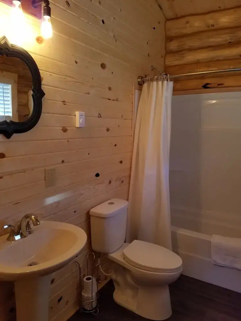 No Name City Luxury Cabins & RV