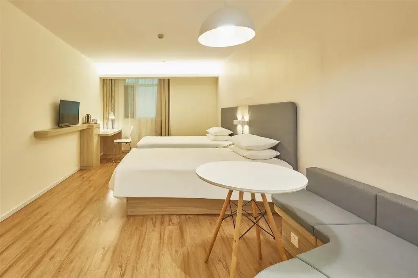 Hanting Express Zhenjiang Railway Station South Square