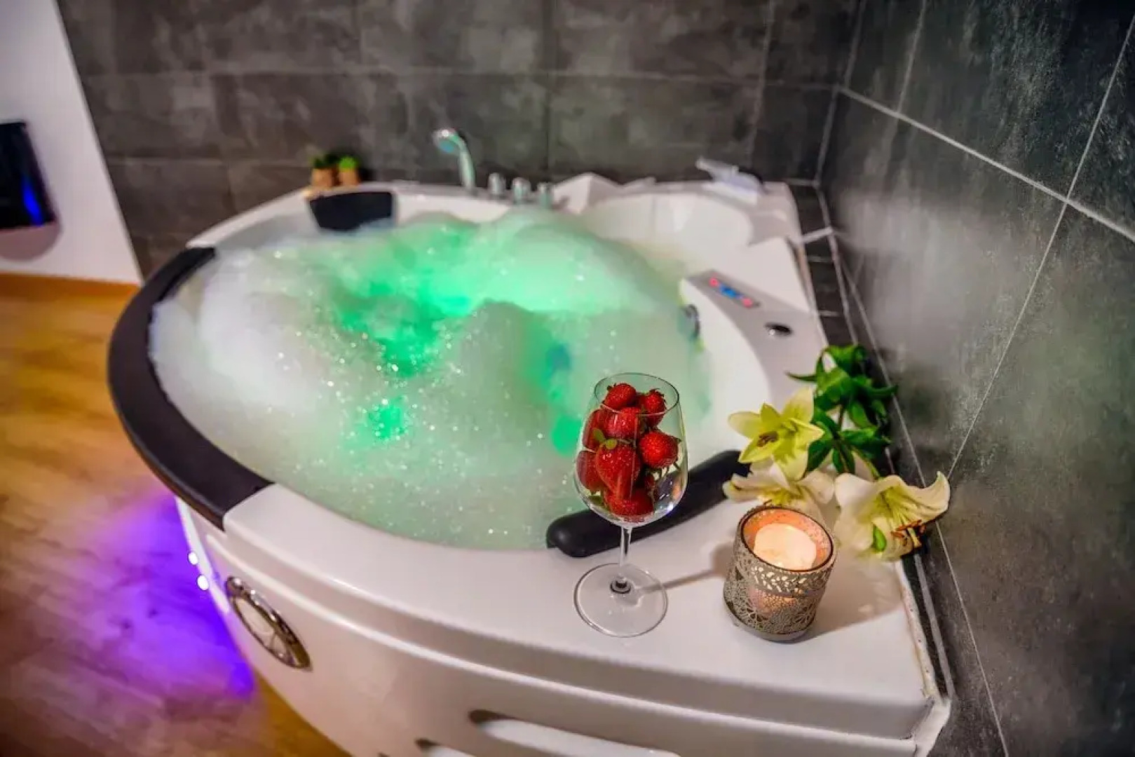 Rural House With Jacuzzi and Fireplace in the Room for 2-4 People