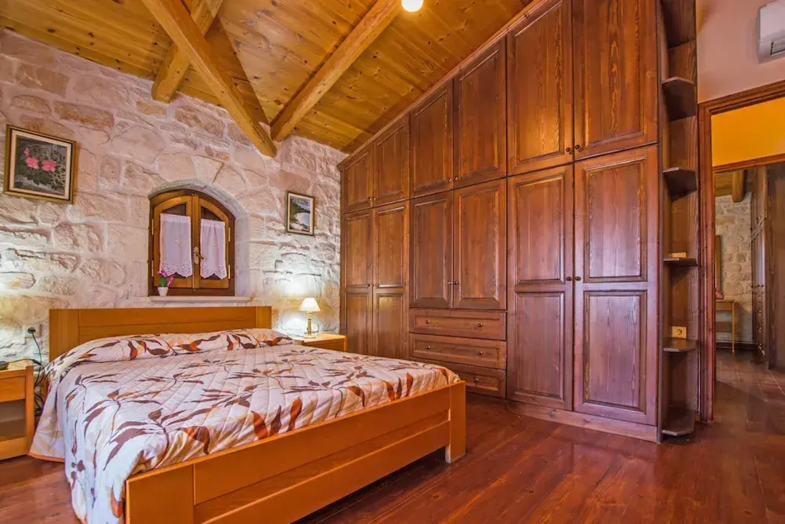 The Vivian - Luxury Stone Villa