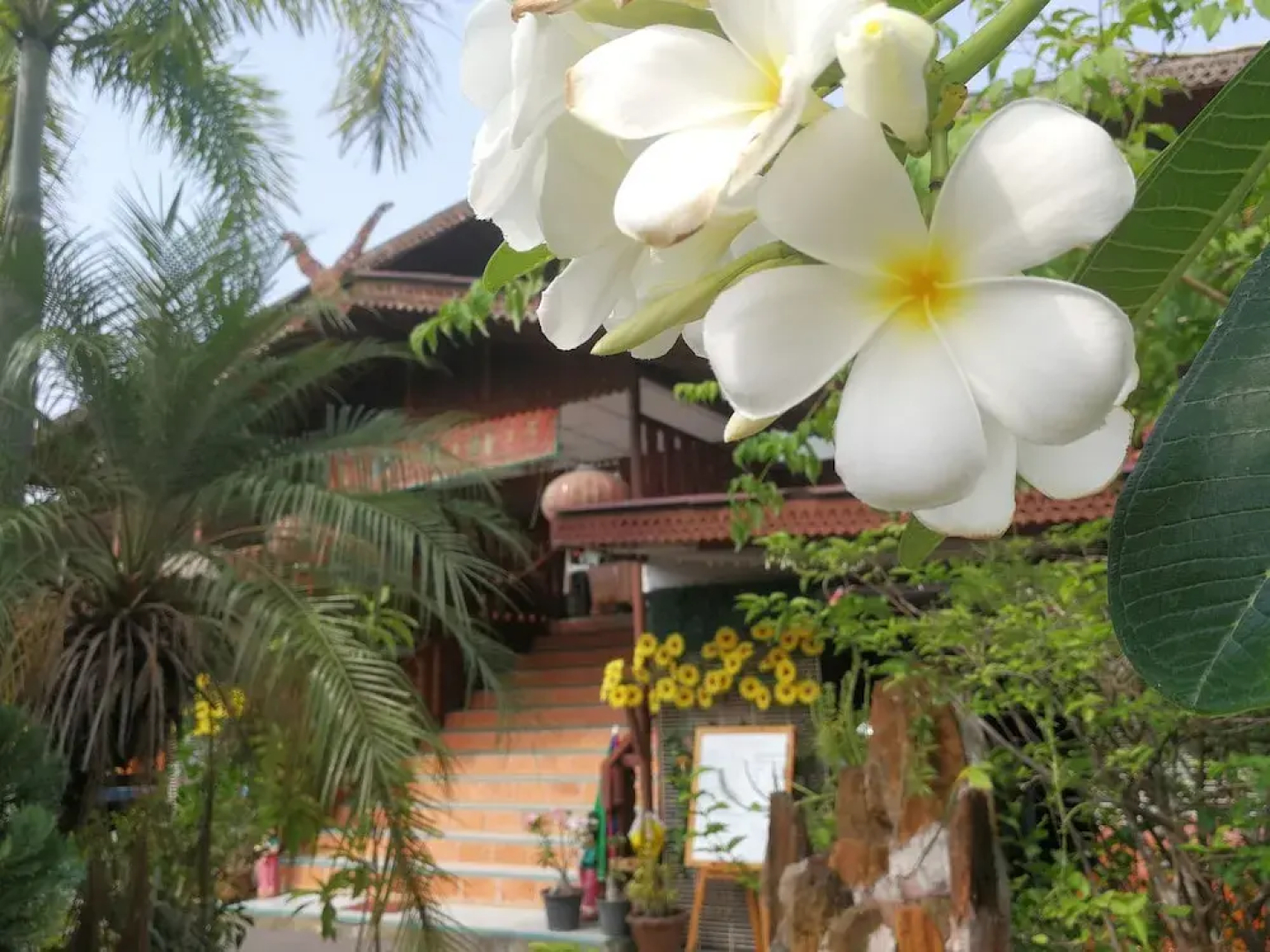Pueng Luang Hotel