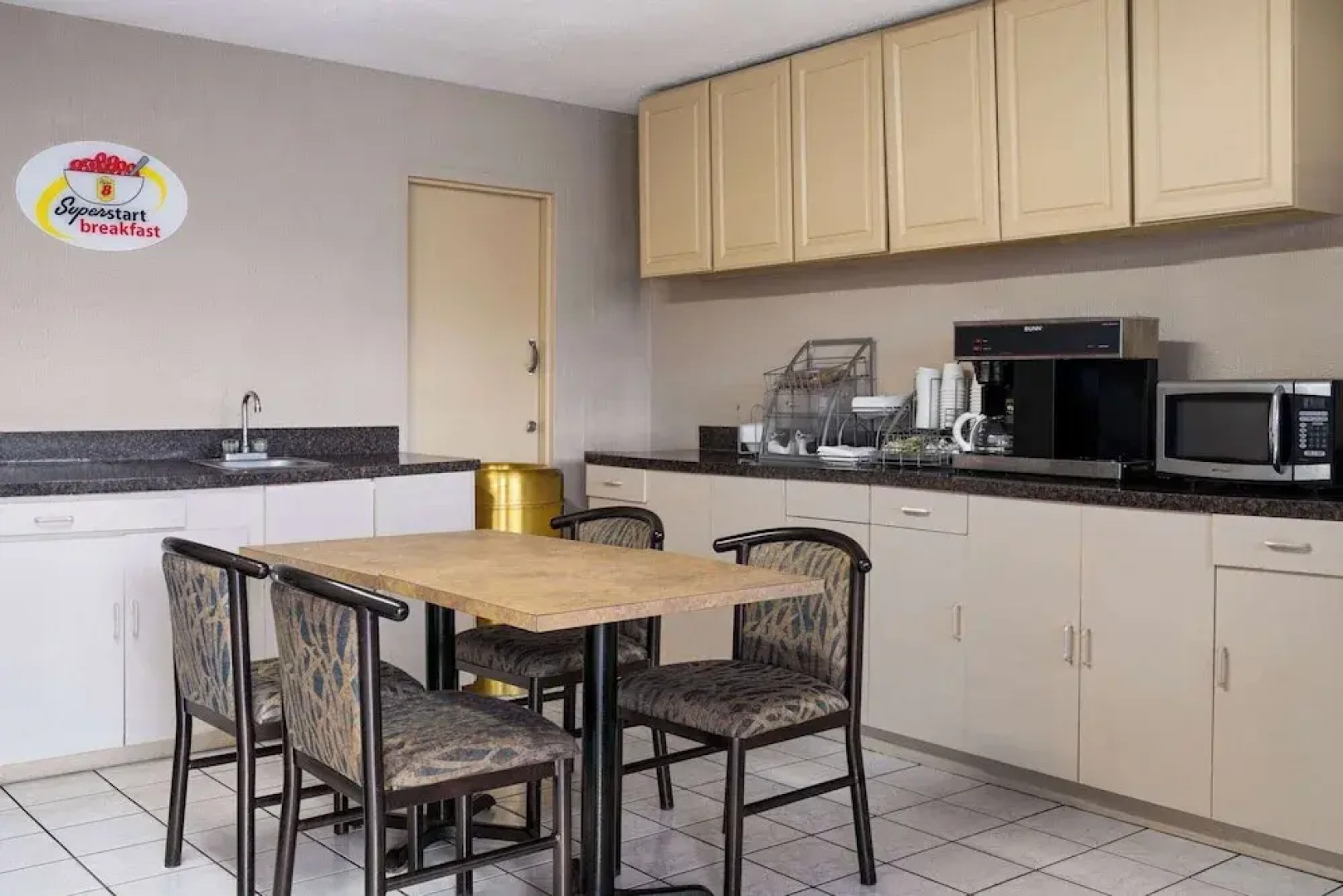 Super 8 by Wyndham Youngstown/Girard