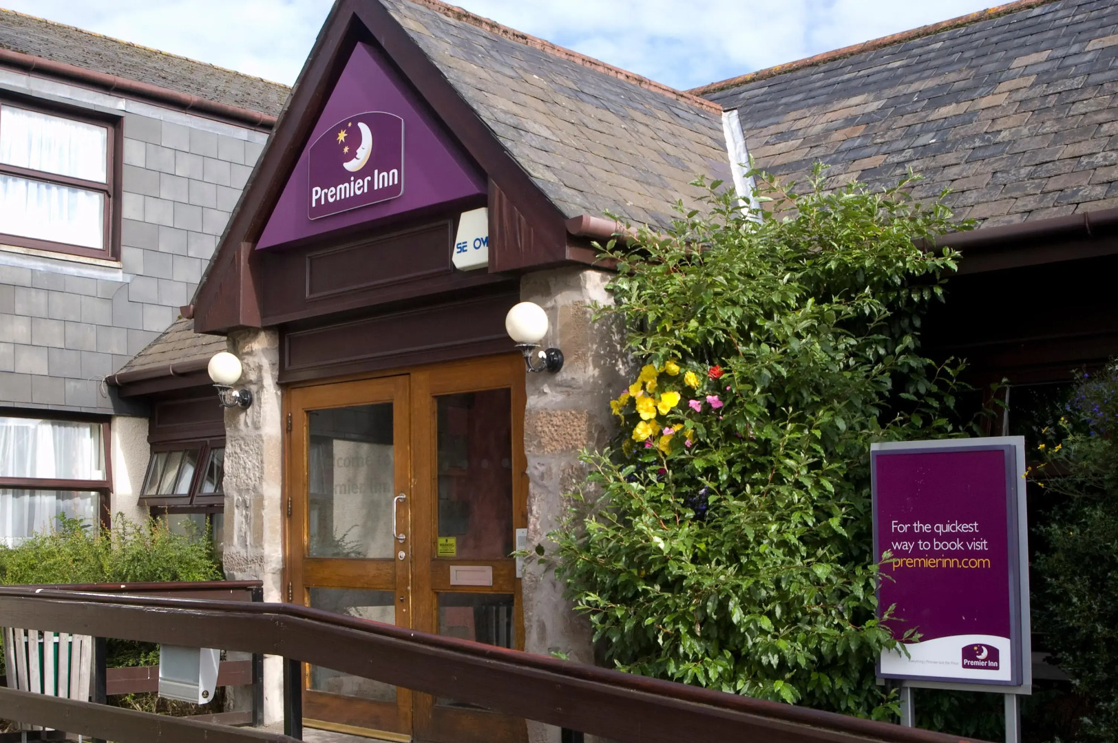 Premier Inn Dundee West