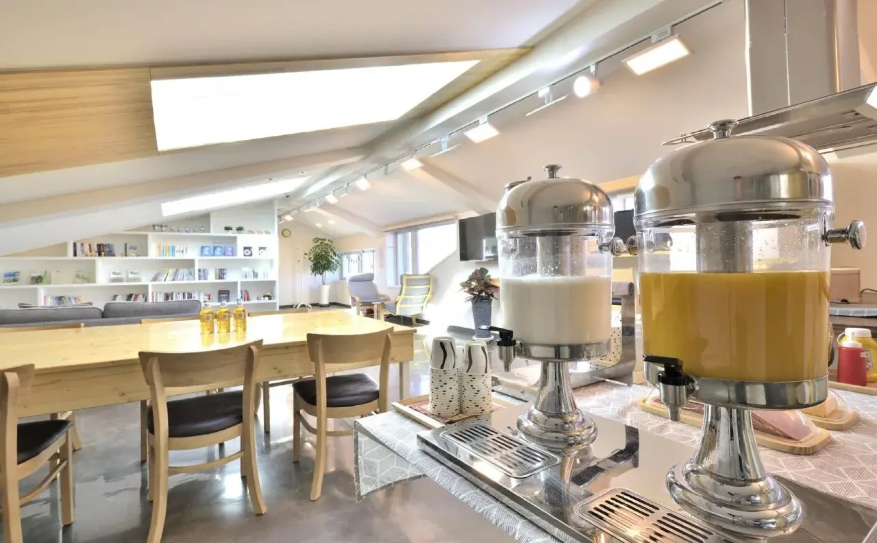 WITH U Hotel & Guesthouse