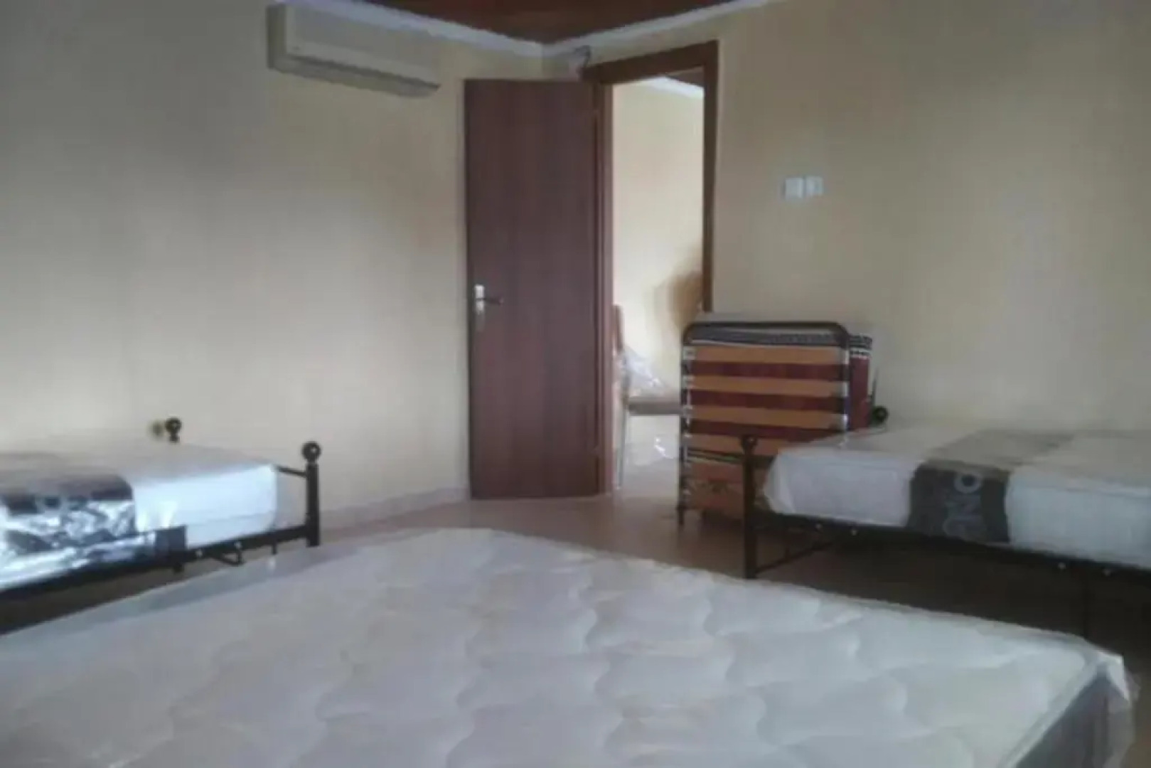 Detached quiet villa 500m from sea