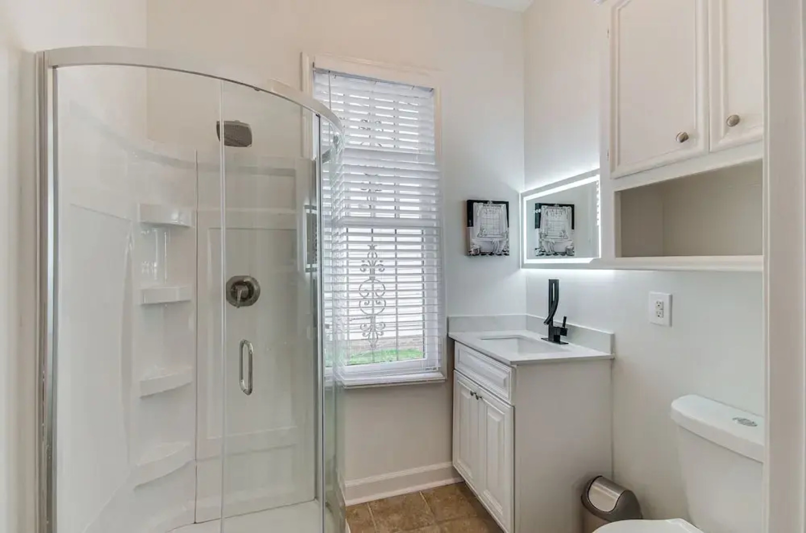 Stylish Home ~ 2 Mi to Jackson State & Belhaven!