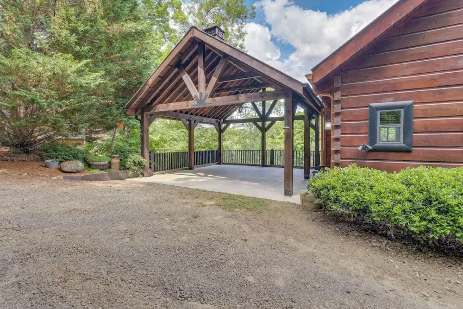 Private Hot Tub: Riverfront Cabin in Murphy