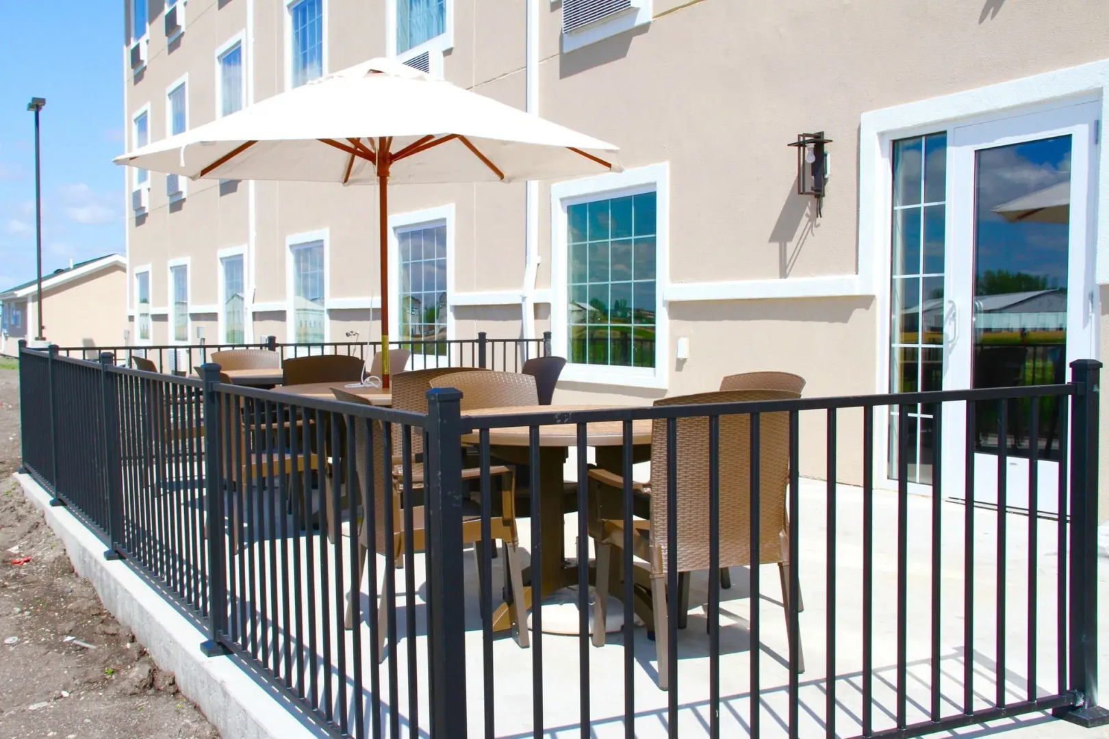 Cobblestone Hotel & Suites – Devils Lake