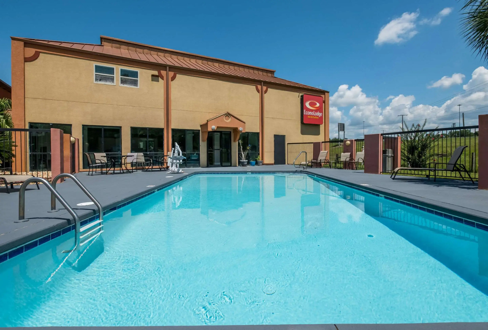 Econo Lodge Inn & Suites Diamondhead