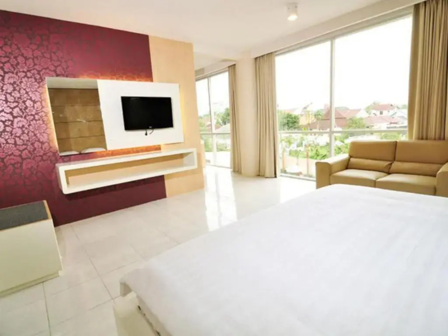 Royal Hotel n' Lounge