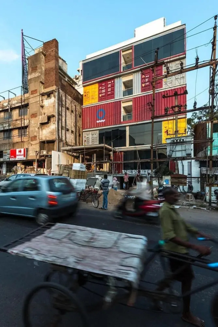 OYO 1447 The Port Hotel