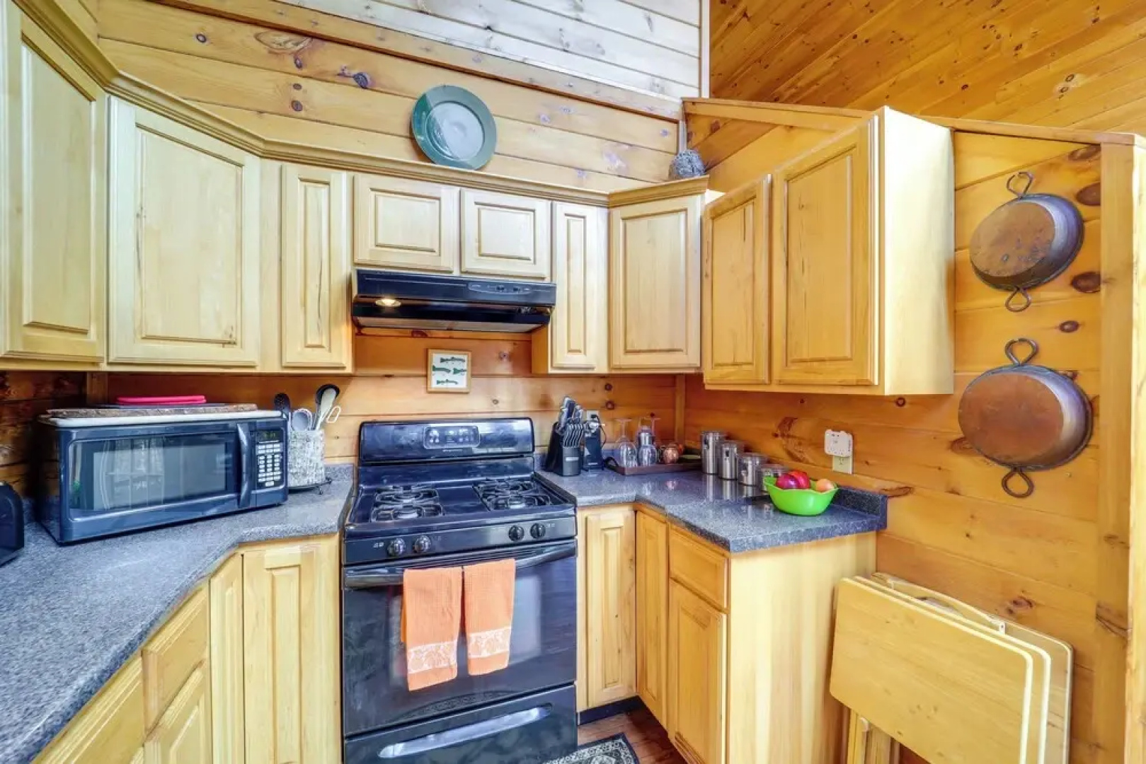 Cabin on 22 Acres w/ Patio - 3 Mi to Blowing Rock!