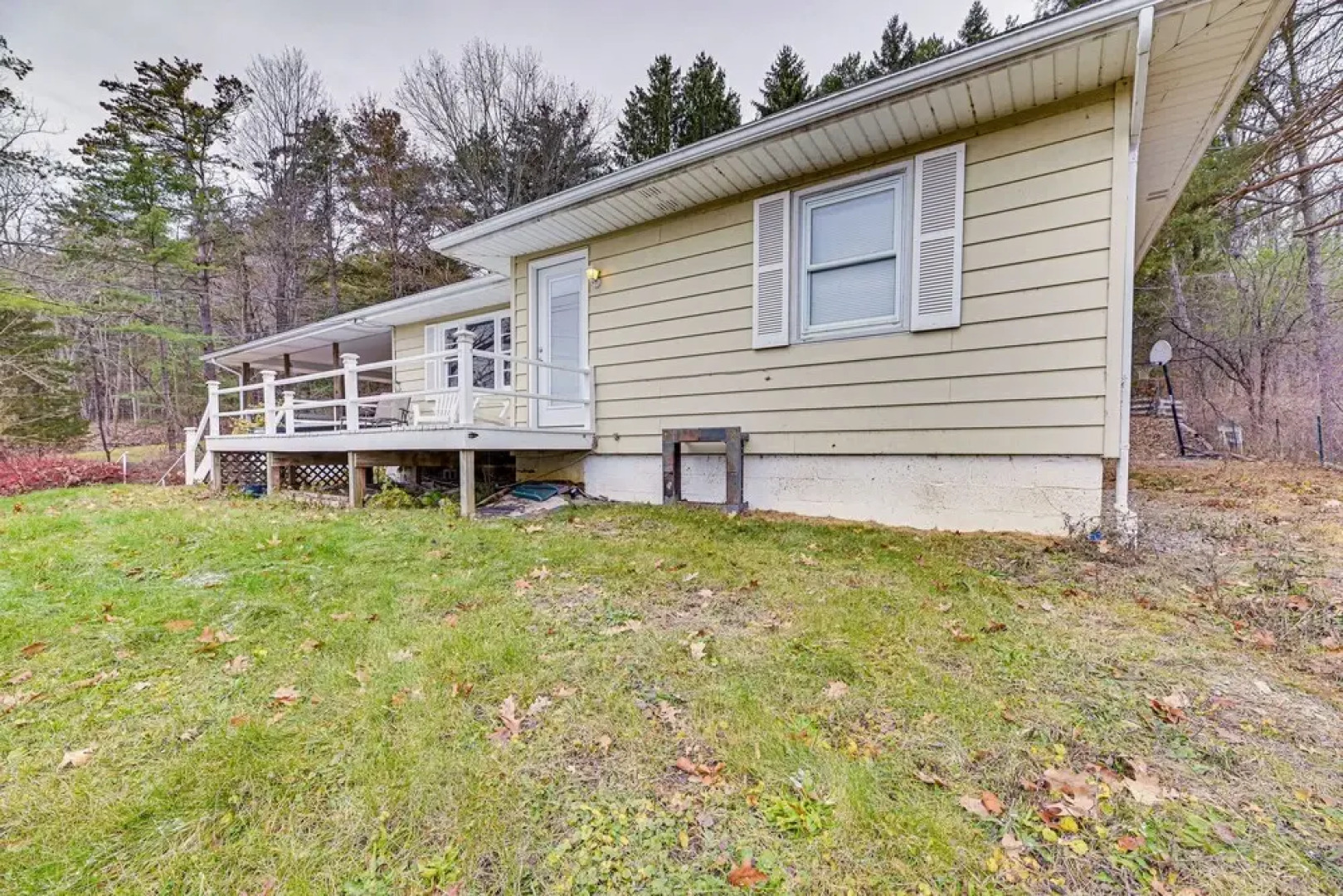 Pet-friendly New York Escape w/ Deck & Lake Views!