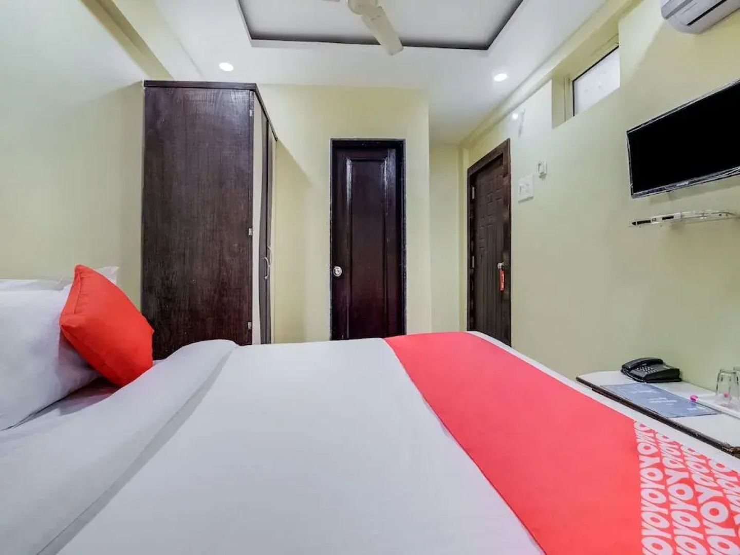 OYO 27822 Amrut Executive