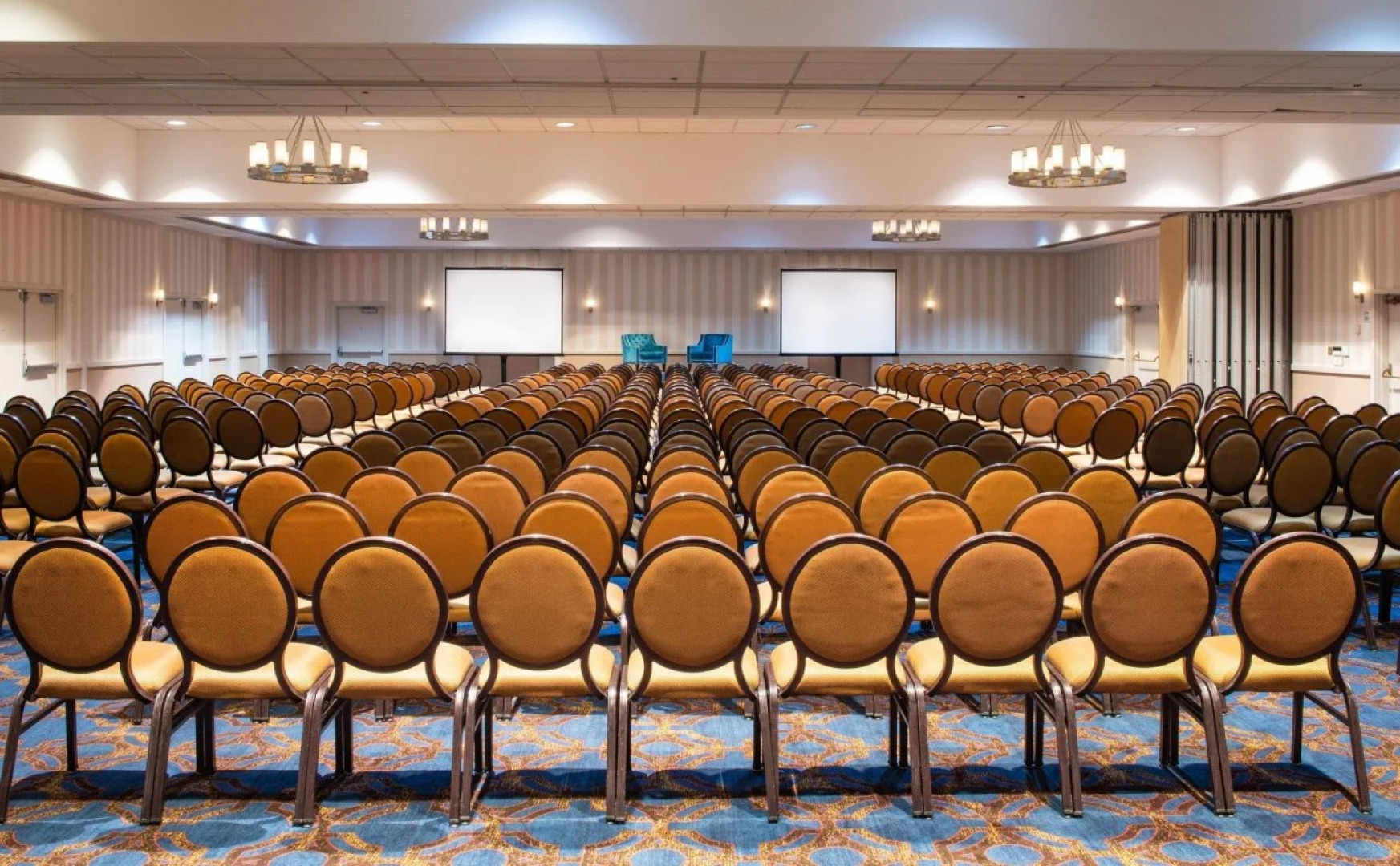 Sheraton Milwaukee Brookfield Hotel