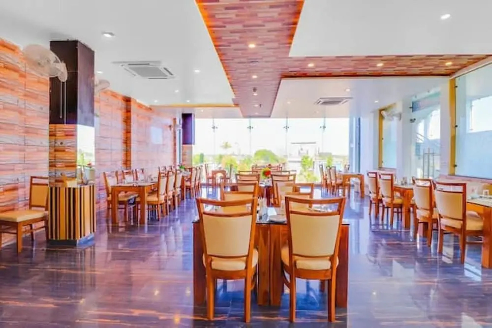 Hotel The Grand Bhavya Palace