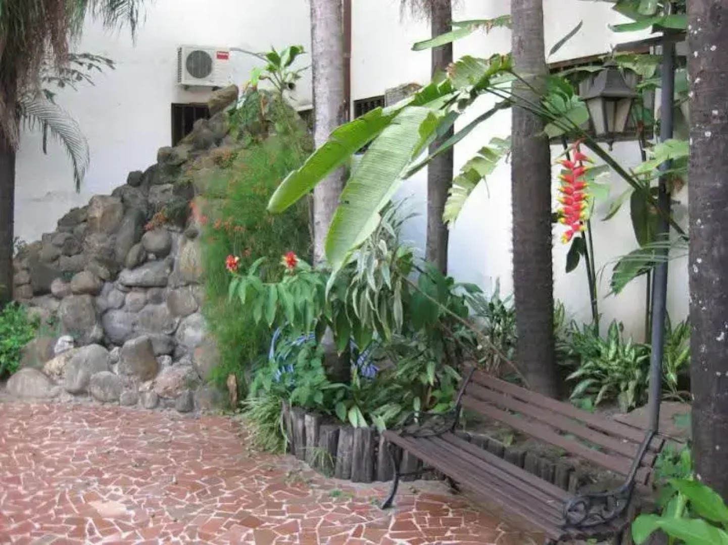 Urbari Apartment Hotel