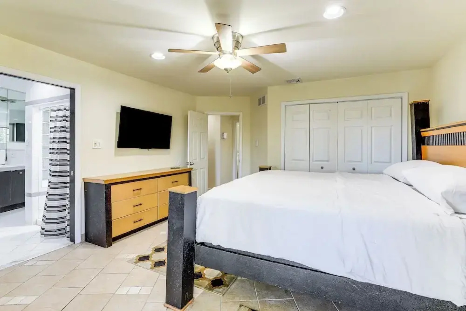 Spacious King of Prussia Home w/ 2 Game Rooms