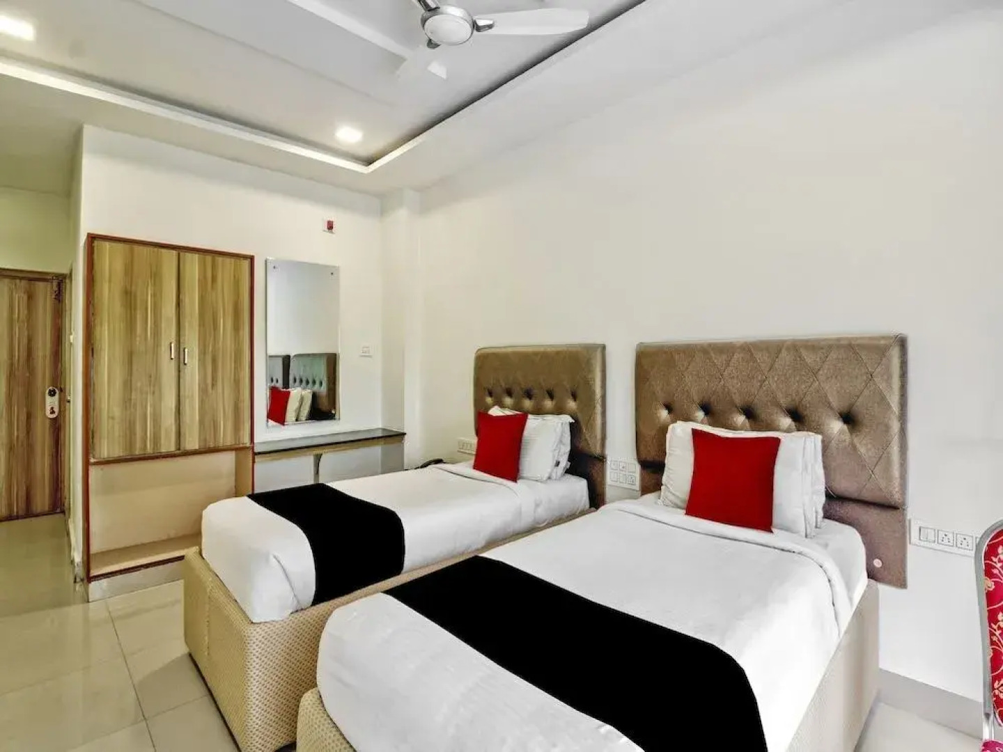 Capital O 43238 The Taj Regency