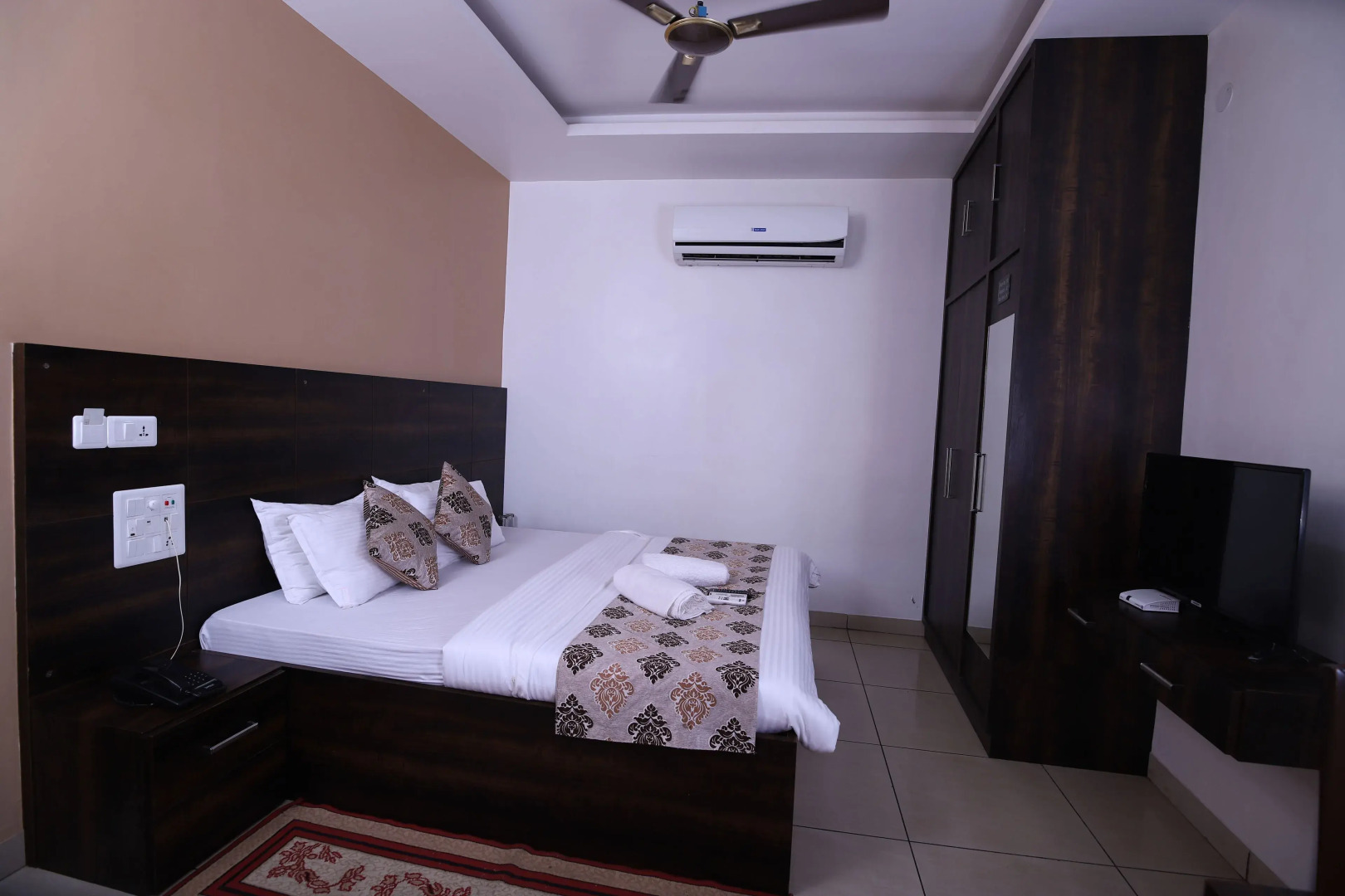 Visit Hotel & Restaurant