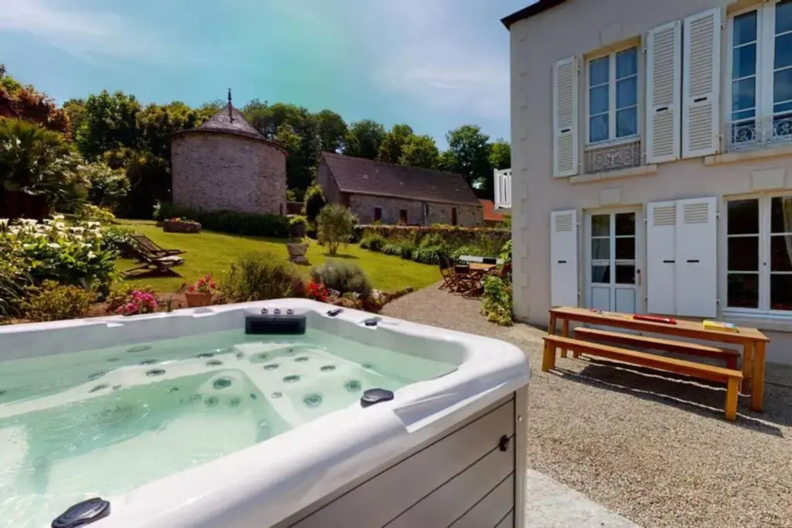 Le Vieux Colombier, 4 étoiles Face mer SPA OPTION billard accès plage, société La clef decamp
