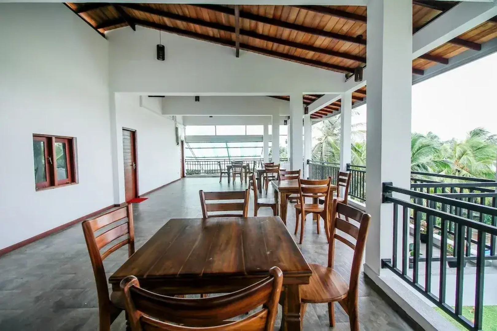 OYO 371 River Palace Hotel