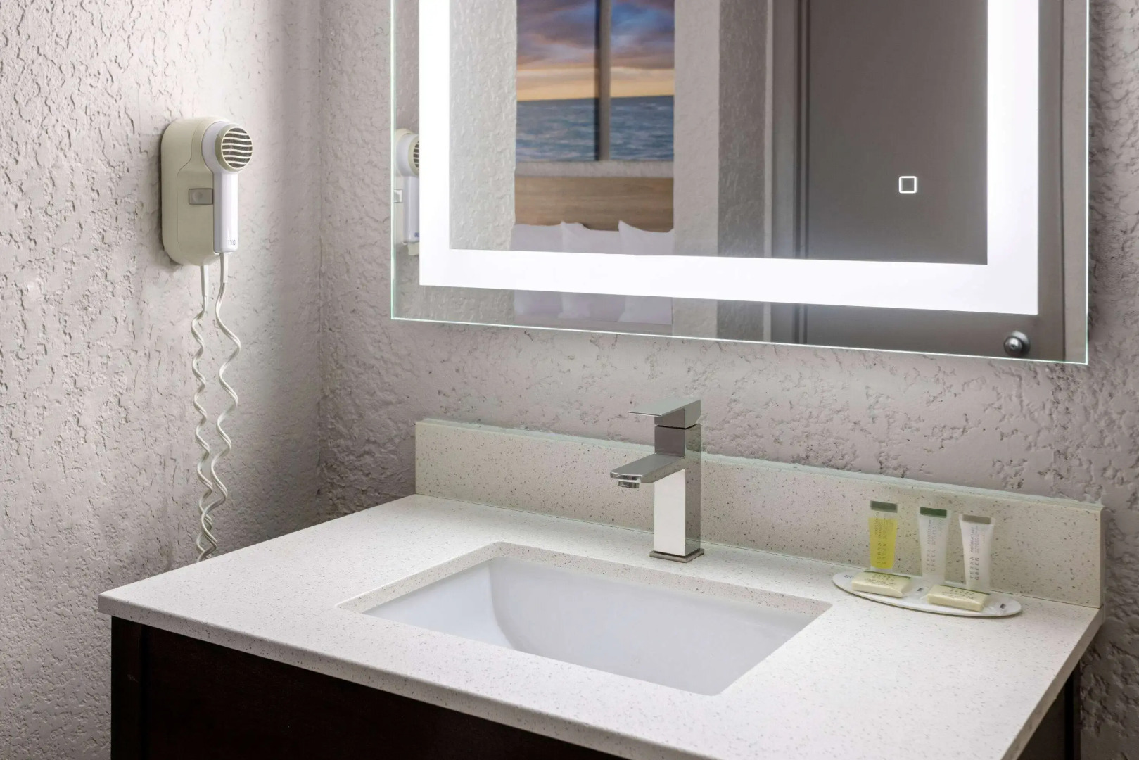 Days Inn & Suites by Wyndham Fort Pierce Midtown