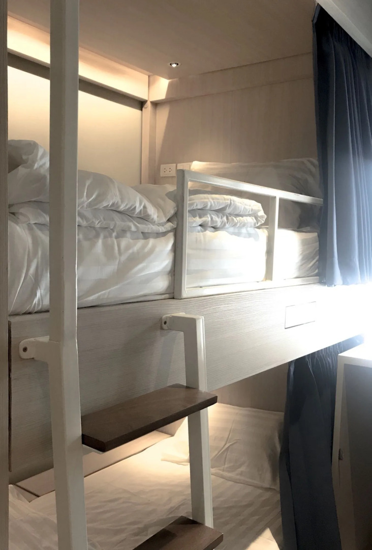 Kinnon Deluxe Hostel Coworking Cafe