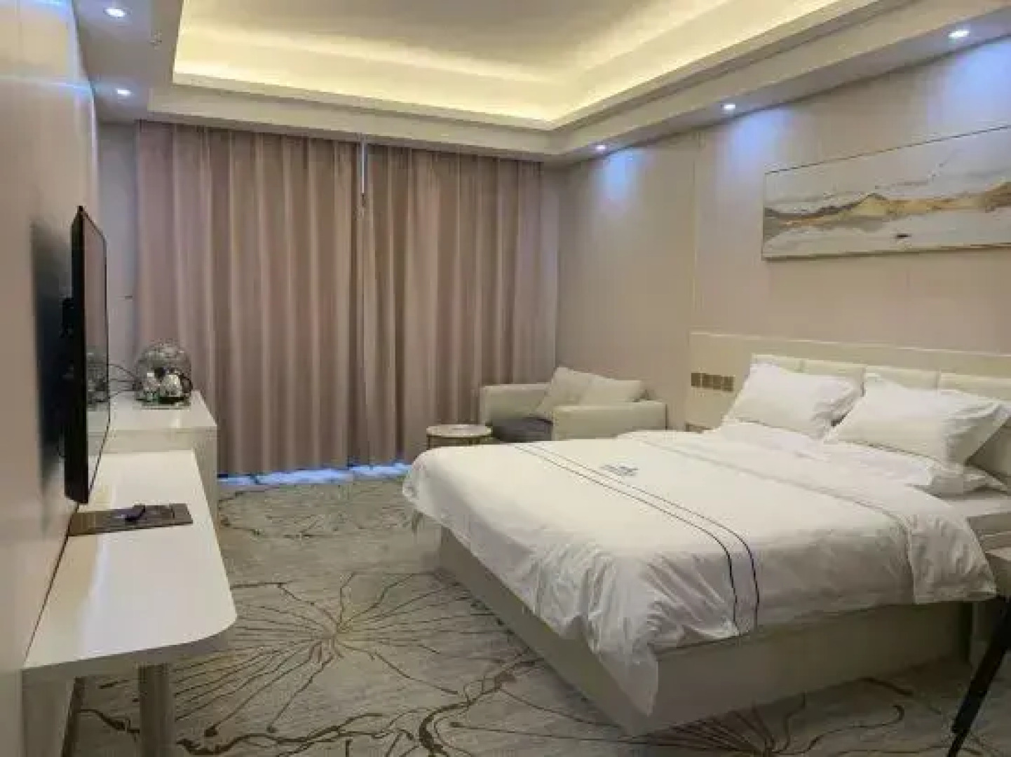 Royal Hot Spring Theme Inn