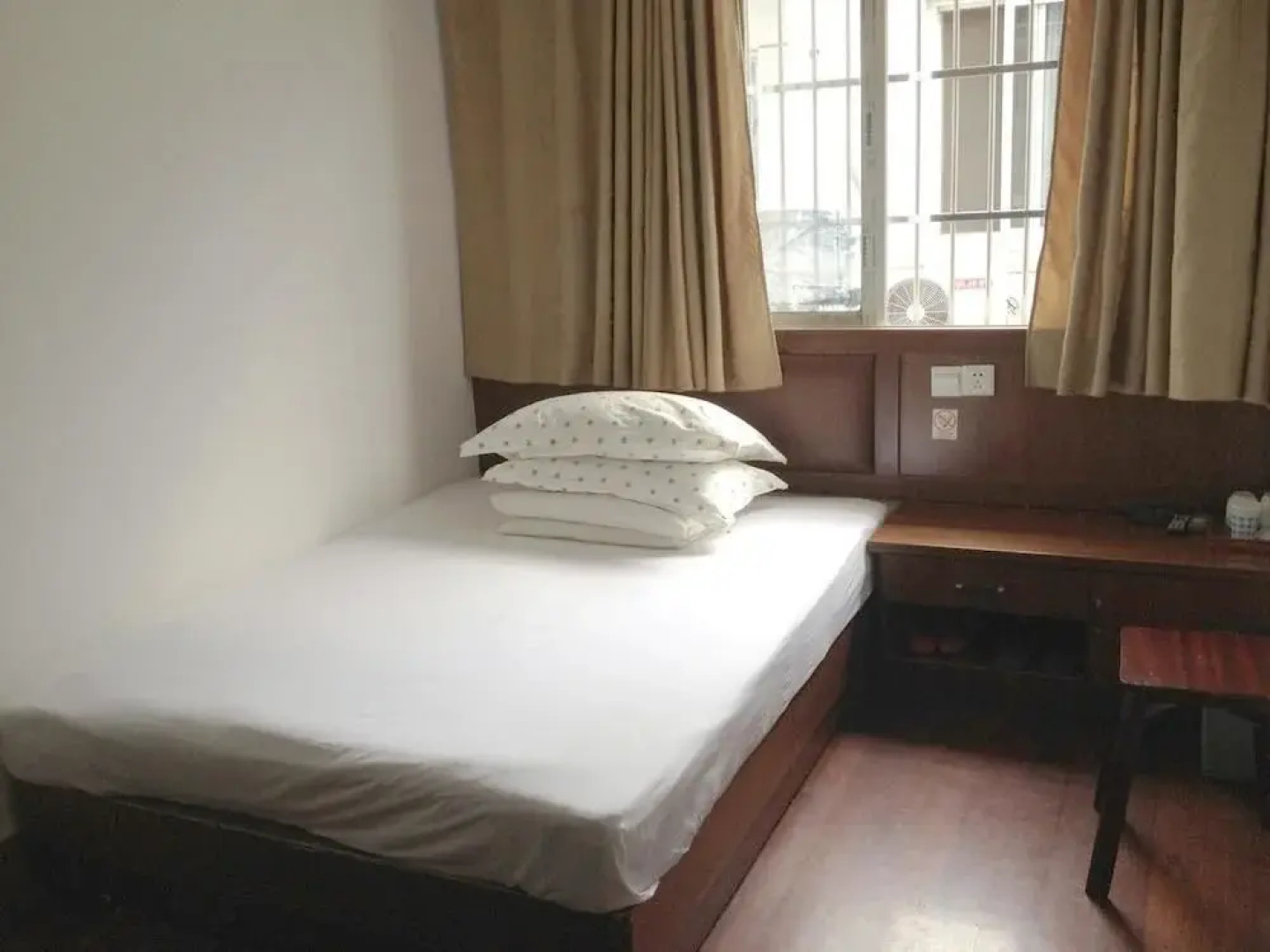 Fenghua Huangfu Hostel