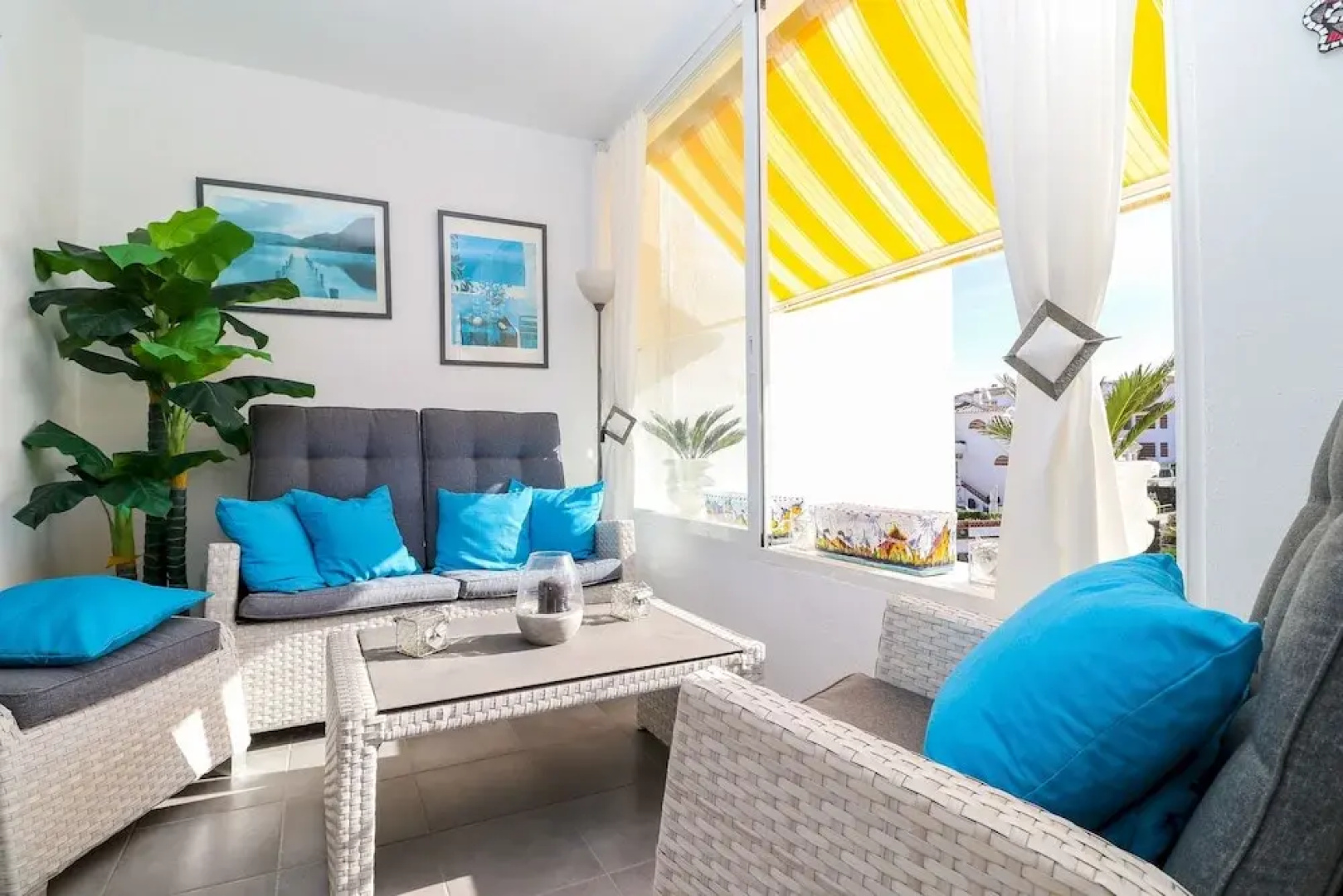La Costa Paradise - Amazing Beachfront Apartment, Glazed Terrace With Sea Views