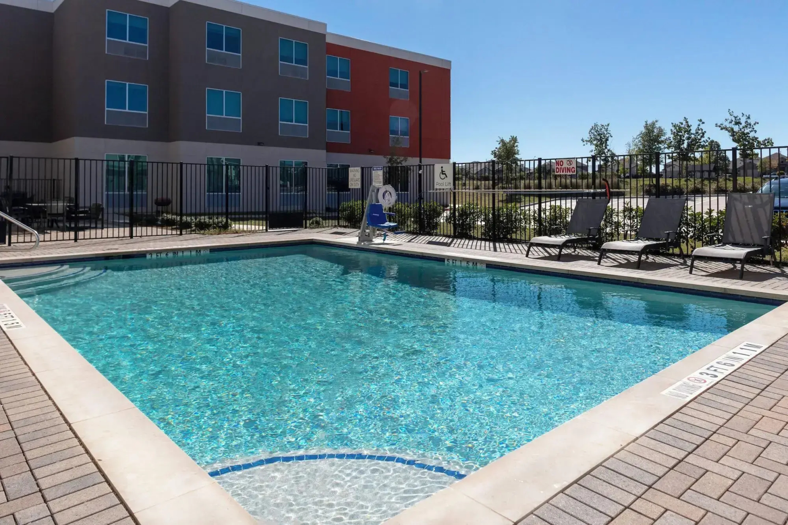 Holiday Inn Express & Suites Leander by IHG