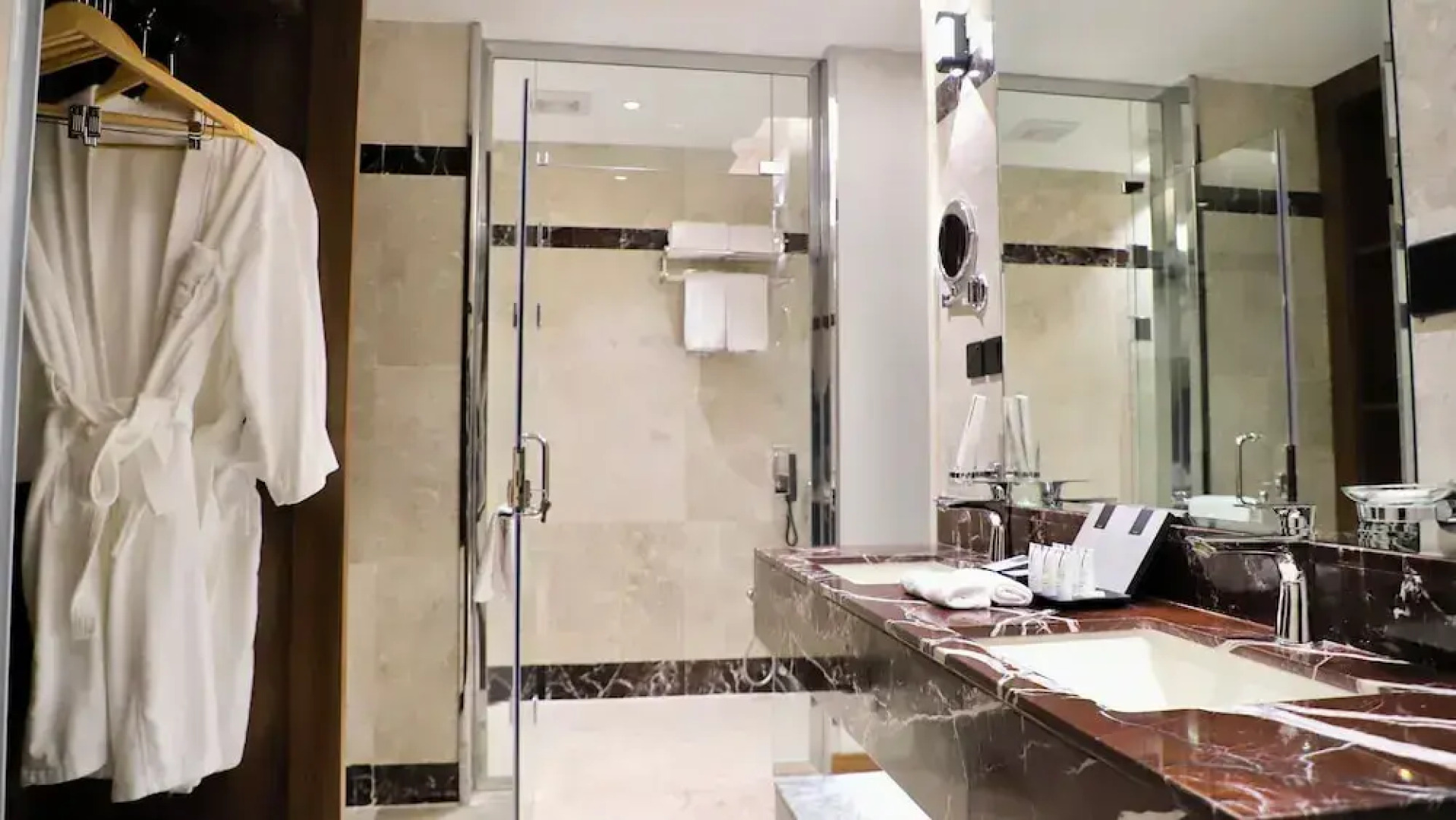 Five seasons Hotel & Spa