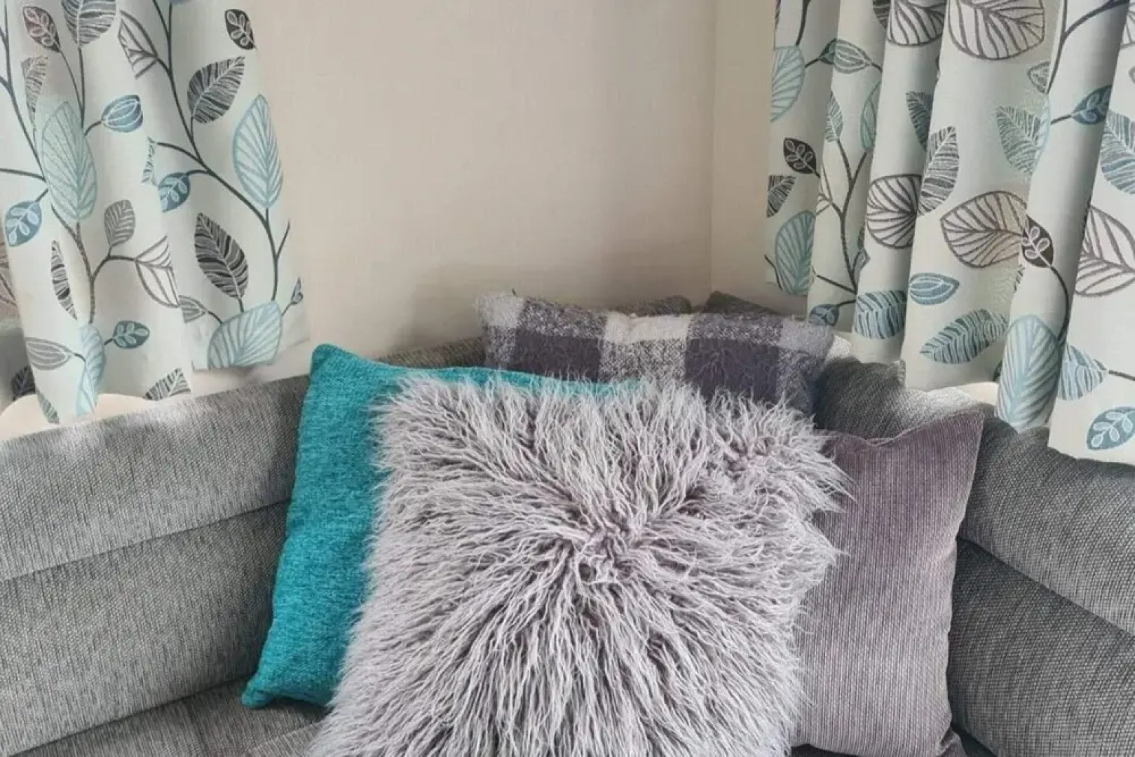 2 Bed Lodge - Sleeps 5 - Parking - Pets - Wifi