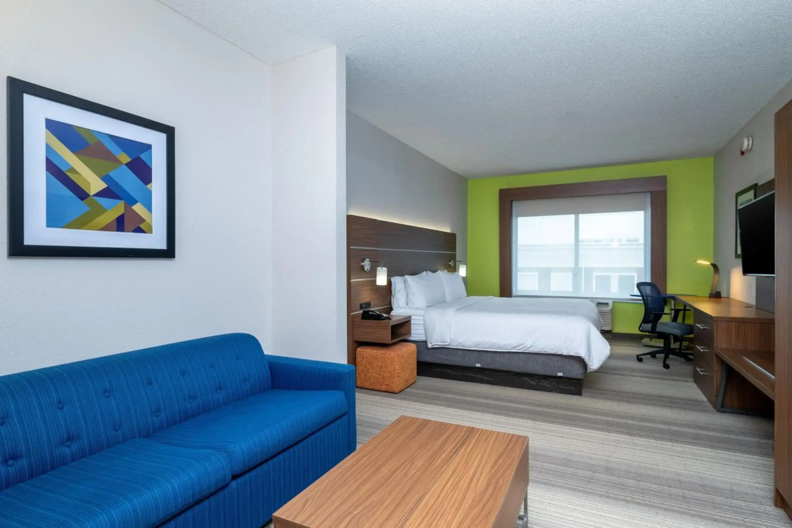 Holiday Inn Express Hotel & Suites Woodbridge by IHG