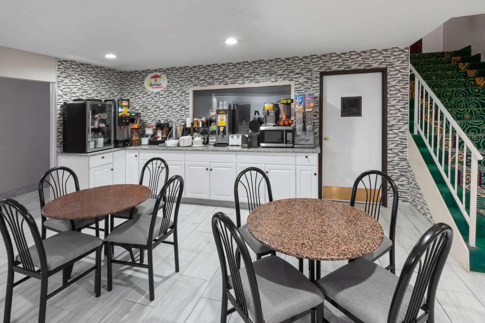 Super 8 by Wyndham Rock Port MO