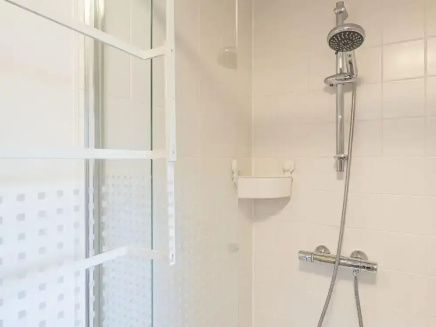 Quiet Villa with Hot Tub & Sauna