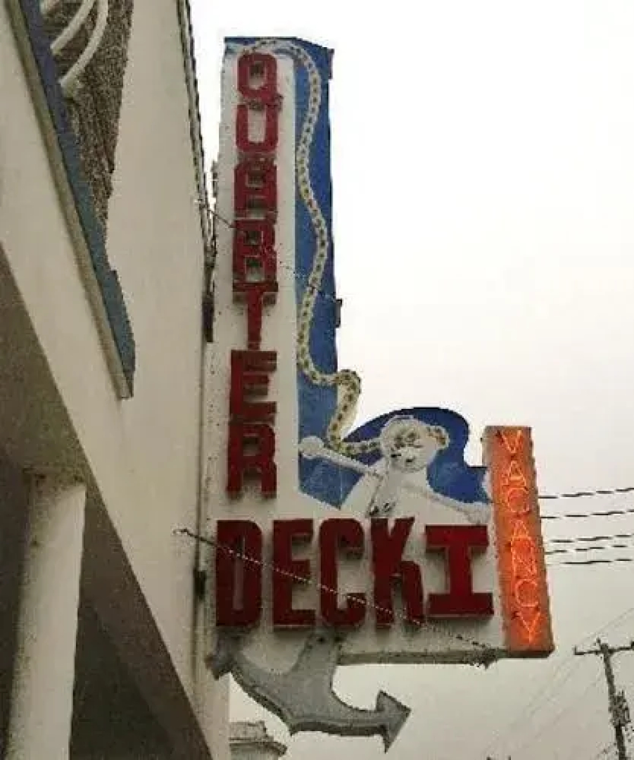 Quarterdeck Motel